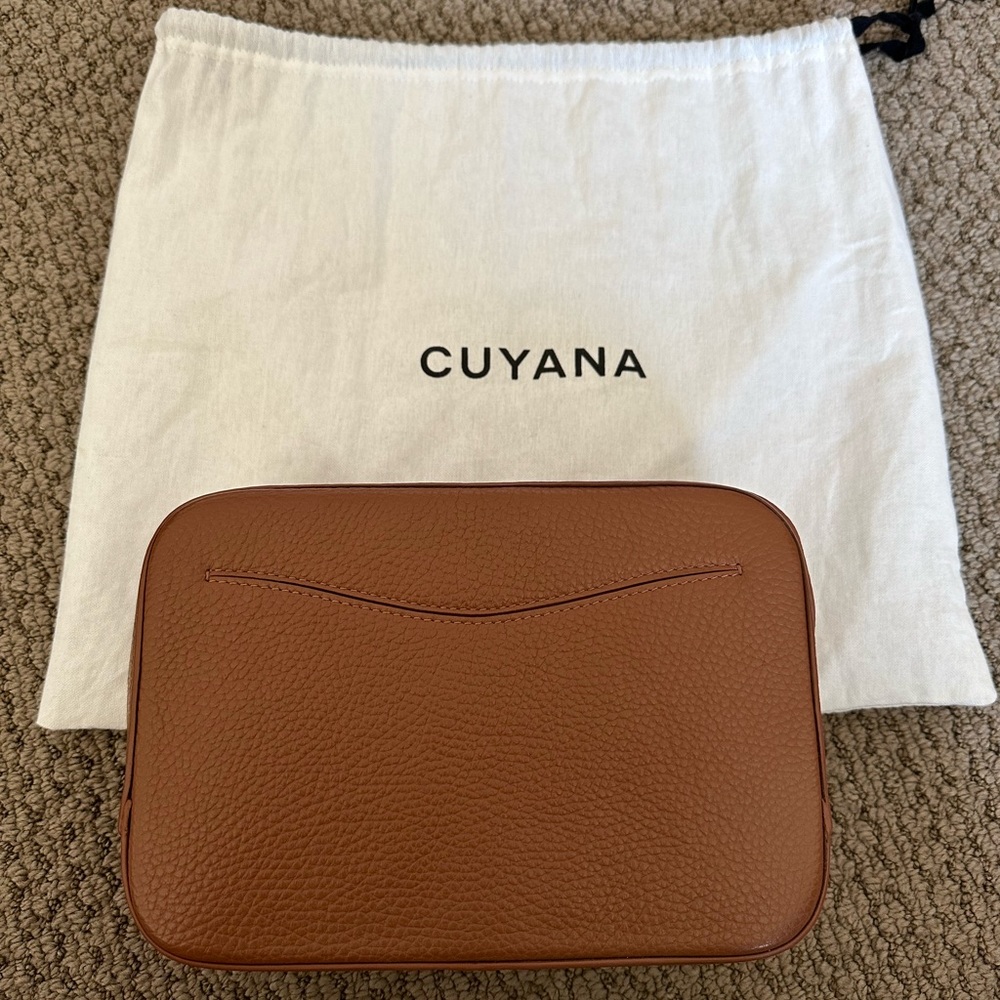 Cuyana Camera Bag in Brown